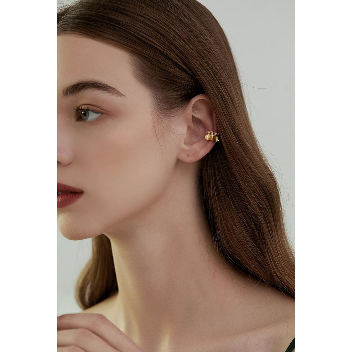 Ear Cuff único - Diseño de falda - Oro vermeil y plata de ley - Una pieza