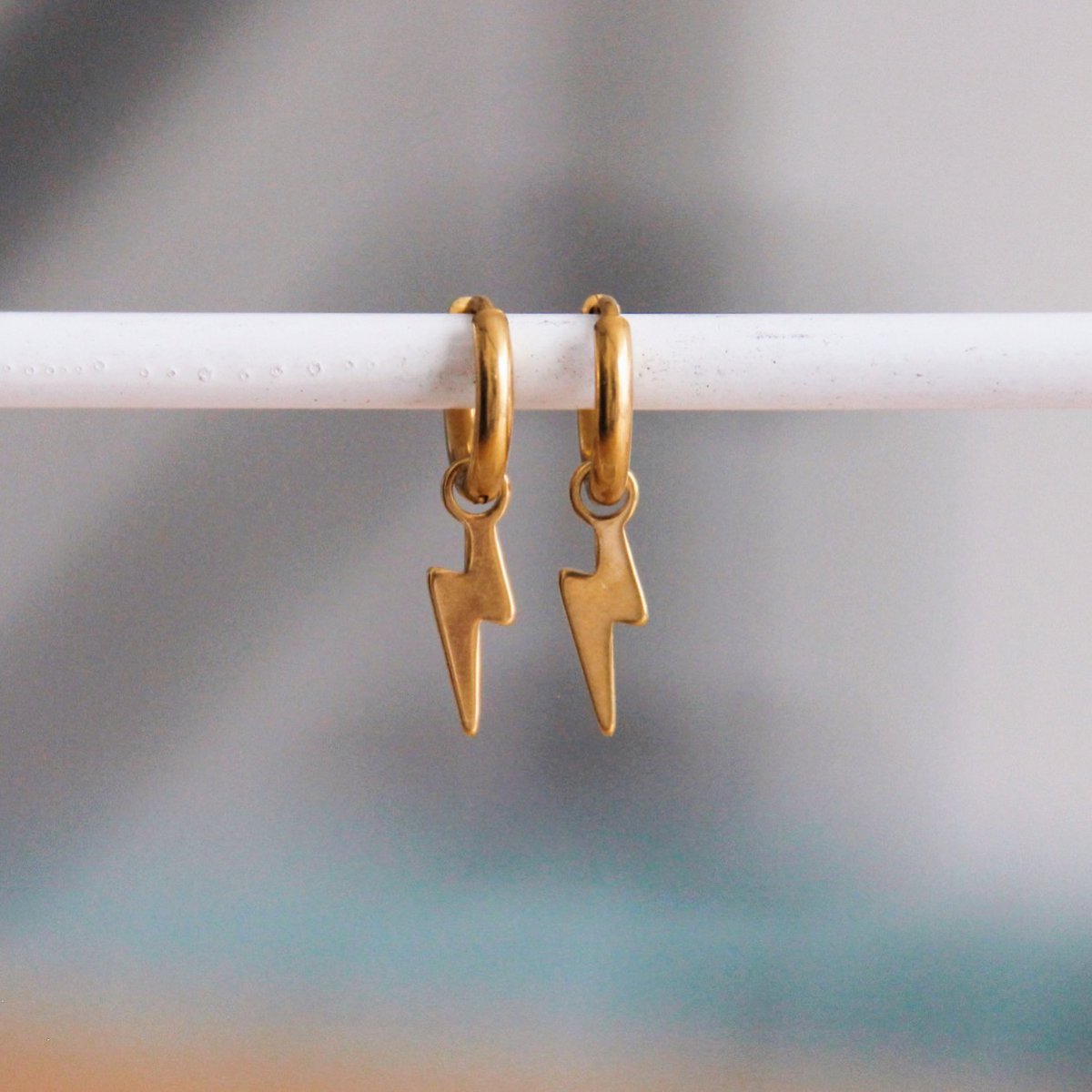 Pendientes de aro de acero inoxidable con rayo - oro