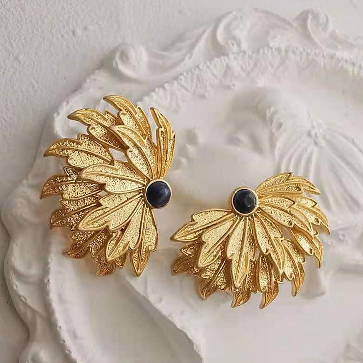 Pendientes de alas de pavo real de inspiración vintage