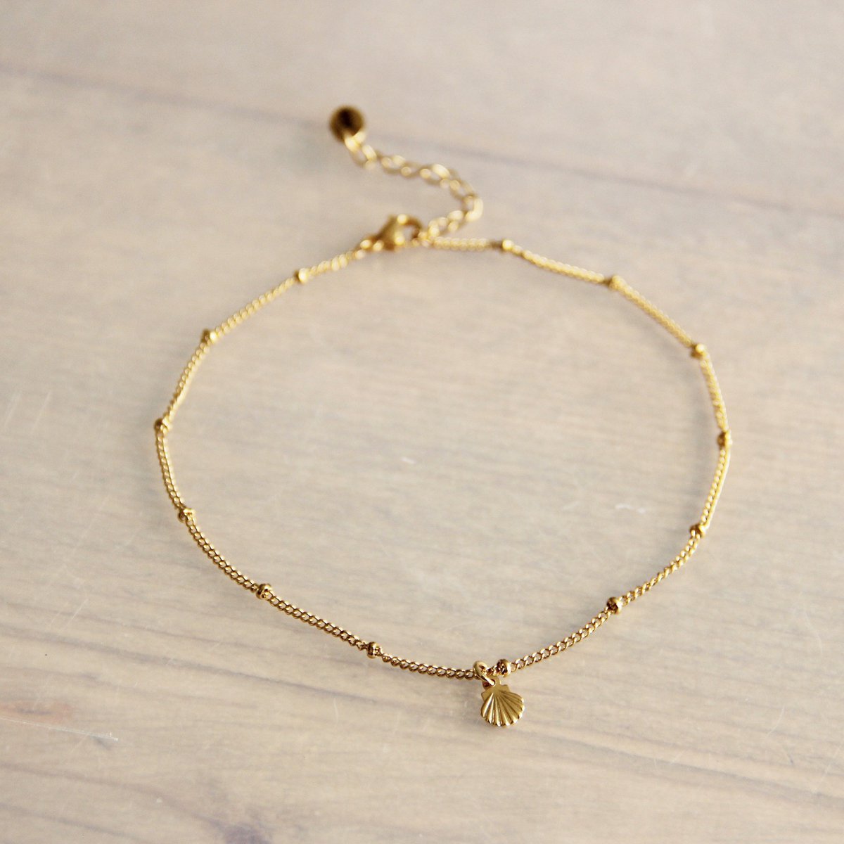 Tobillera Summery Elegance con Conchas Pequeñas - Oro
