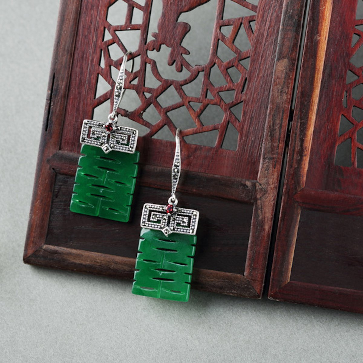 Oorbellen met Chinese Karakter Jade Hanger
