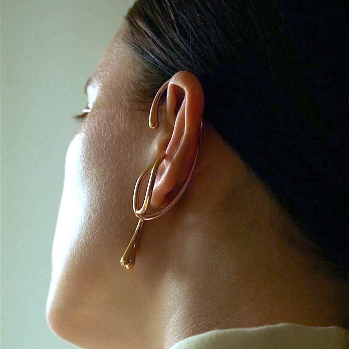 Diseño único Ear cuff en una sola pieza.