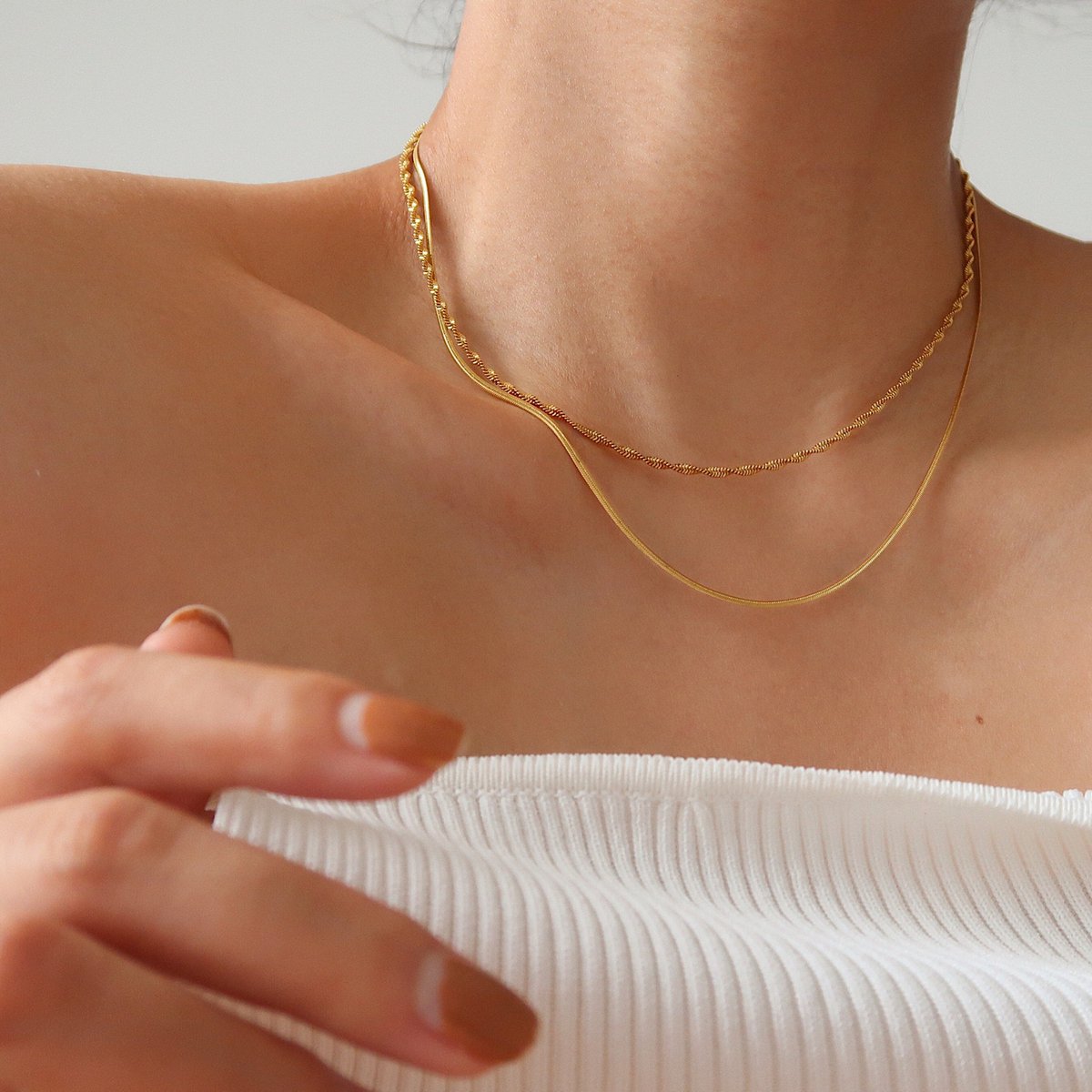 Versión delgada: collar clásico de cadena de hueso serpentina chapado en oro - plano - 1,2 mm de ancho