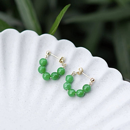 Schattige jade kralen kleine bloem hoepeloorbellen - goud vermeil