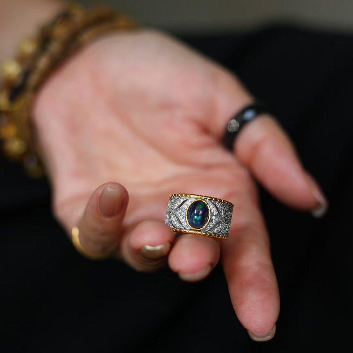 Vintage Oost-Royal Style Black Opal Ring - verstelbaar