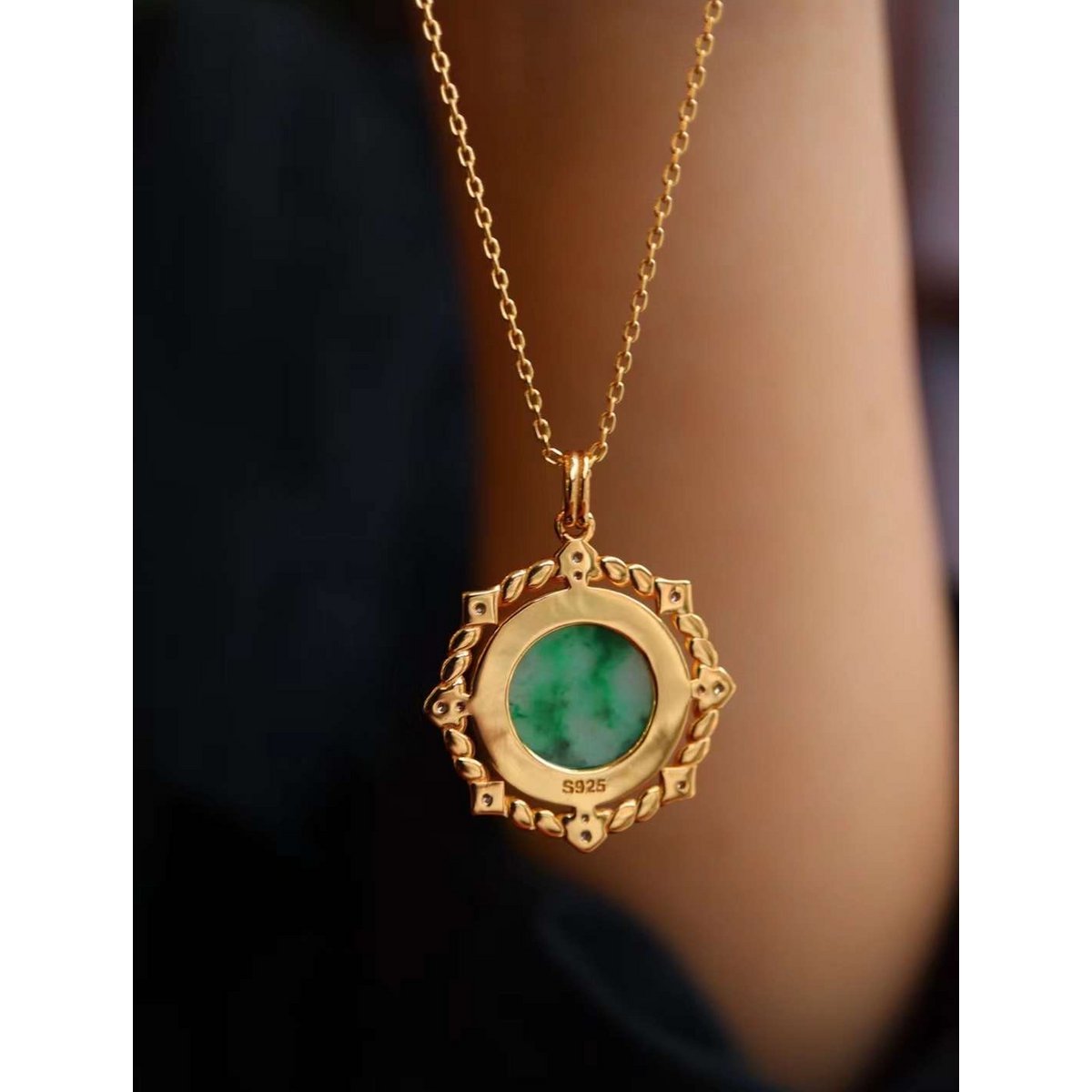 Koninklijke vintage stijl natuurlijke jade ronde hanger - Goud vermeil - AAAA kwaliteit