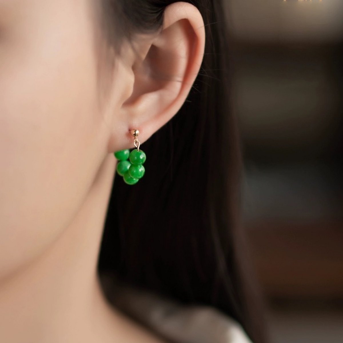 Schattige jade kralen kleine bloem hoepeloorbellen - goud vermeil