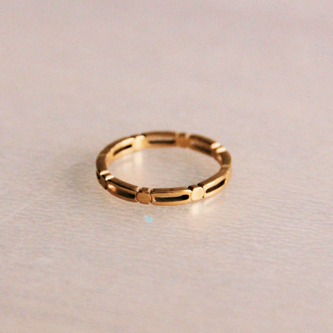 RVS minimalistische ring met blokjes - goud