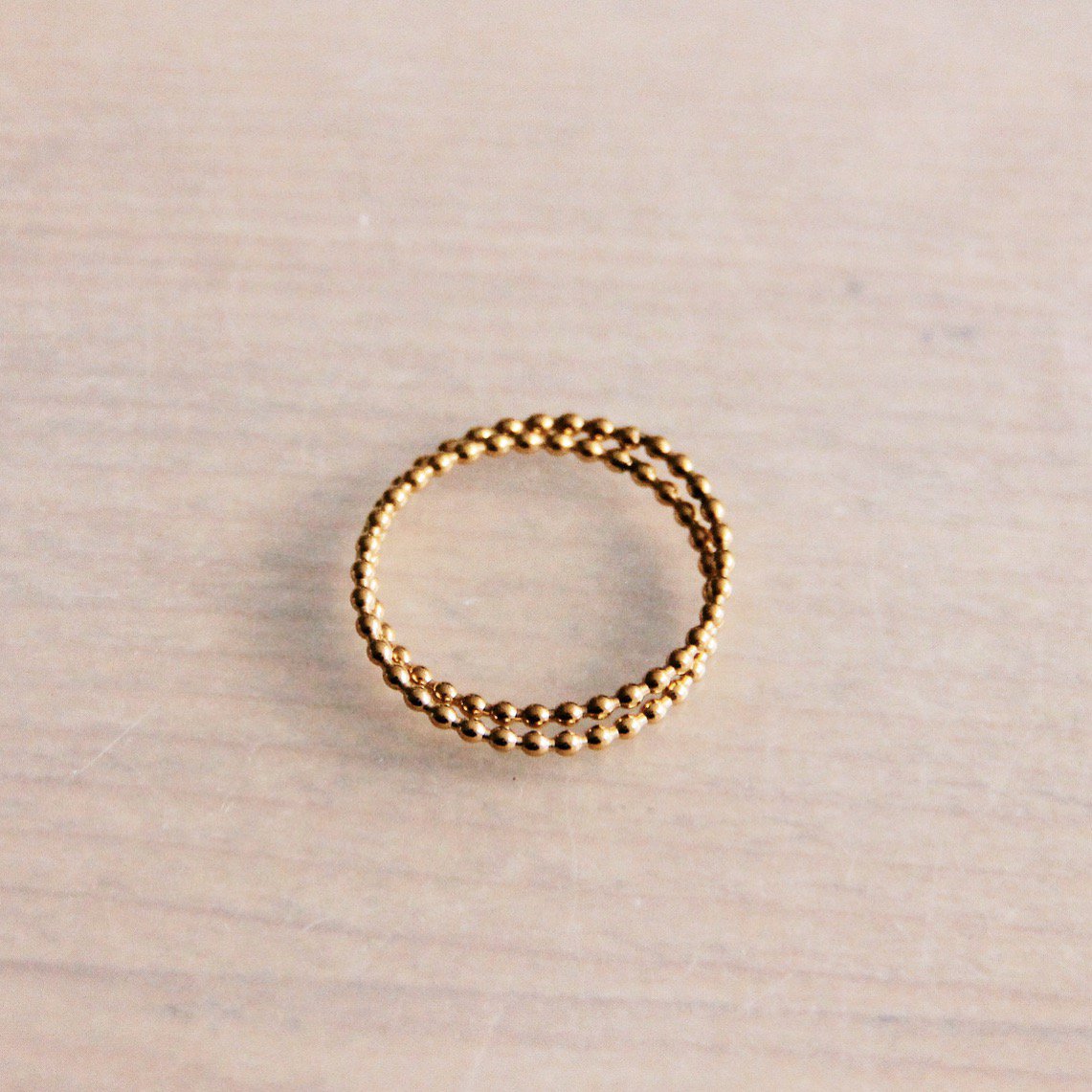 Anillo de acero inoxidable con doble punto.