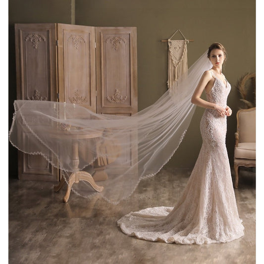 Koninklijke stijl prinsessenlook lange bruidssluier met bladkantversieringen - Wit - Strijk het voor gebruik