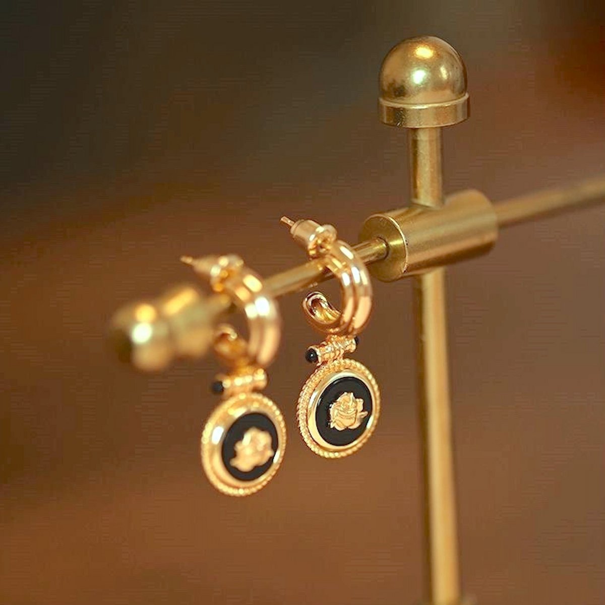 Pendientes colgantes vintage con rosa negra - Oro 