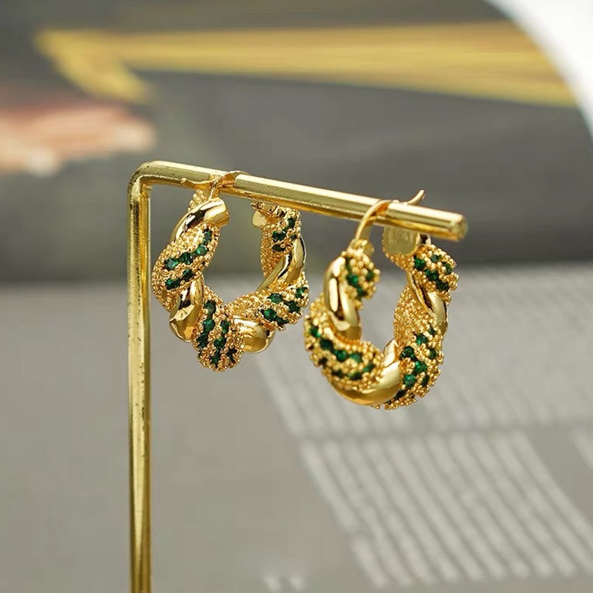 Klassieke Groene Stenen Gevlochten oorbellen - Goud