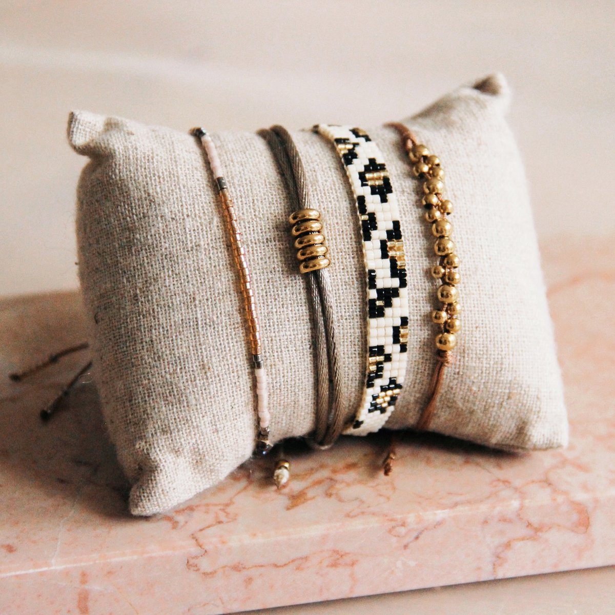 Wilde Elegantie Gevlochten Armband met Luipaardprint en Gouden Accenten
