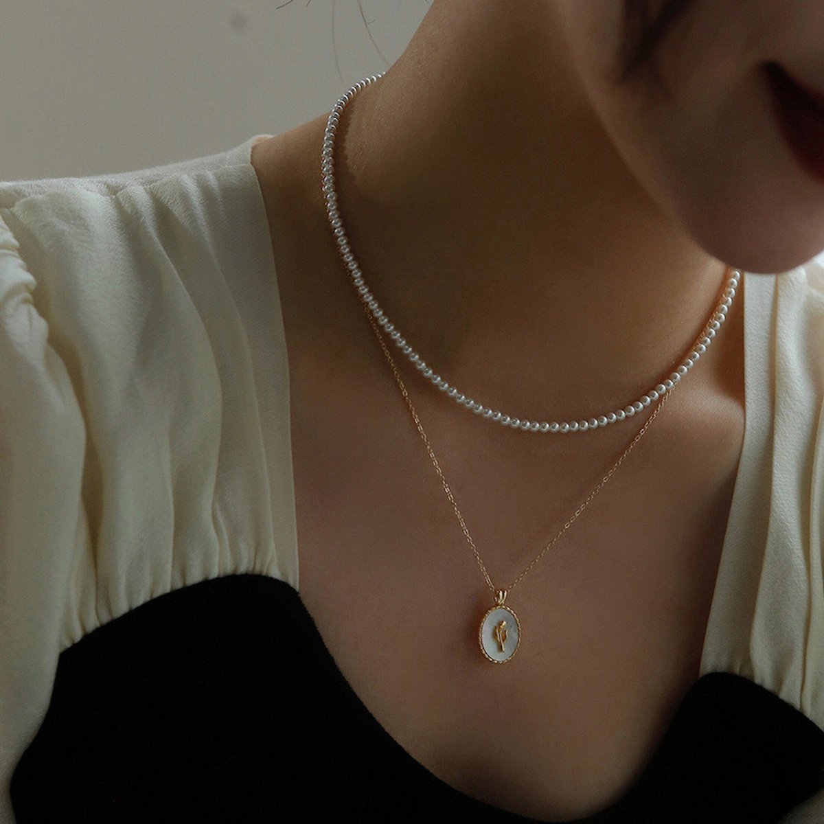 Tijdloze MOP tulp hanger ketting - verguld en sterling zilver