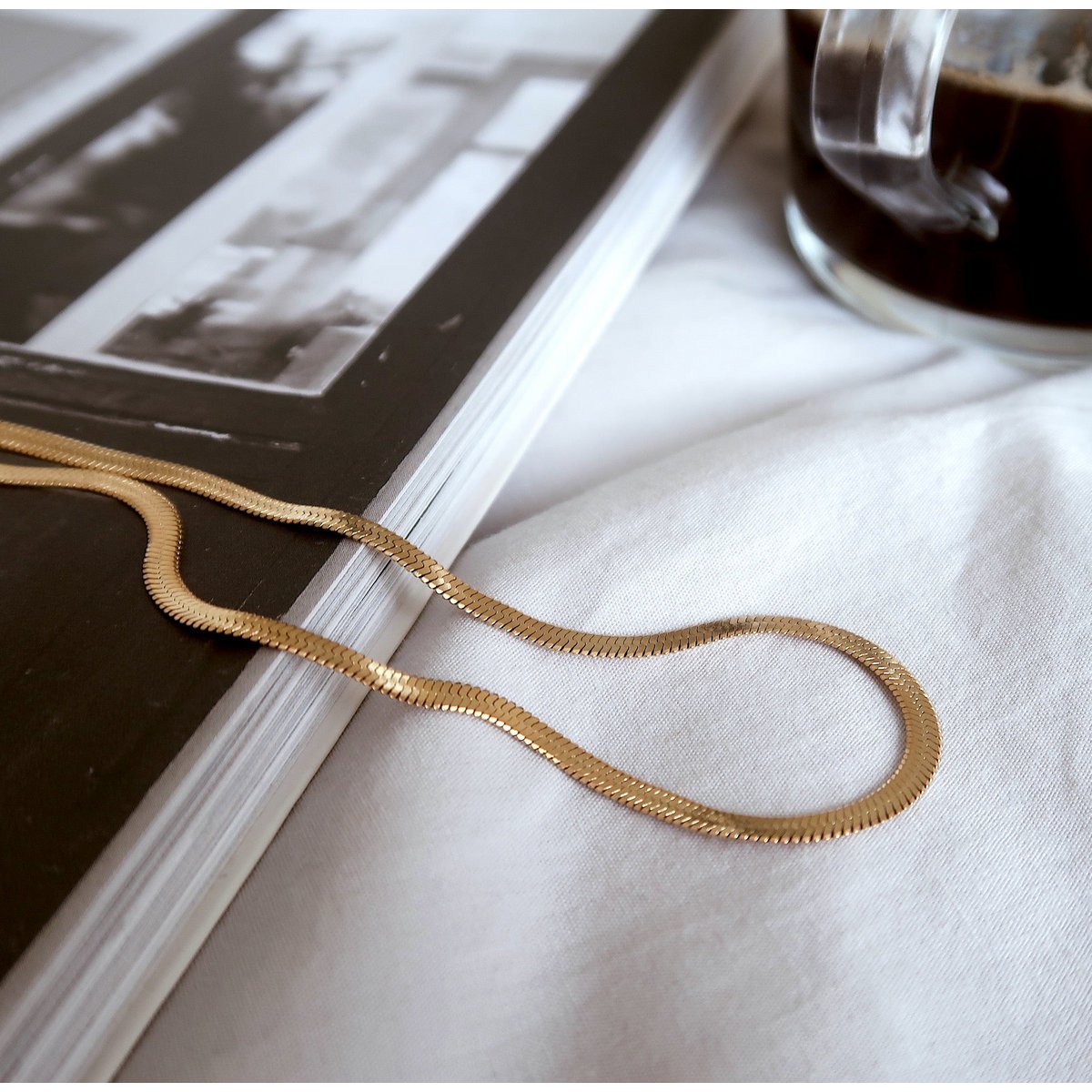 Versión ancha: cadena clásica chapada en oro plana 'Snake winding' - 3 mm de ancho