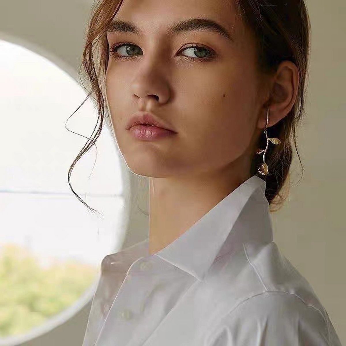 Rosa larga con Ear Cuff de hoja de una pieza - Oro o Plata 