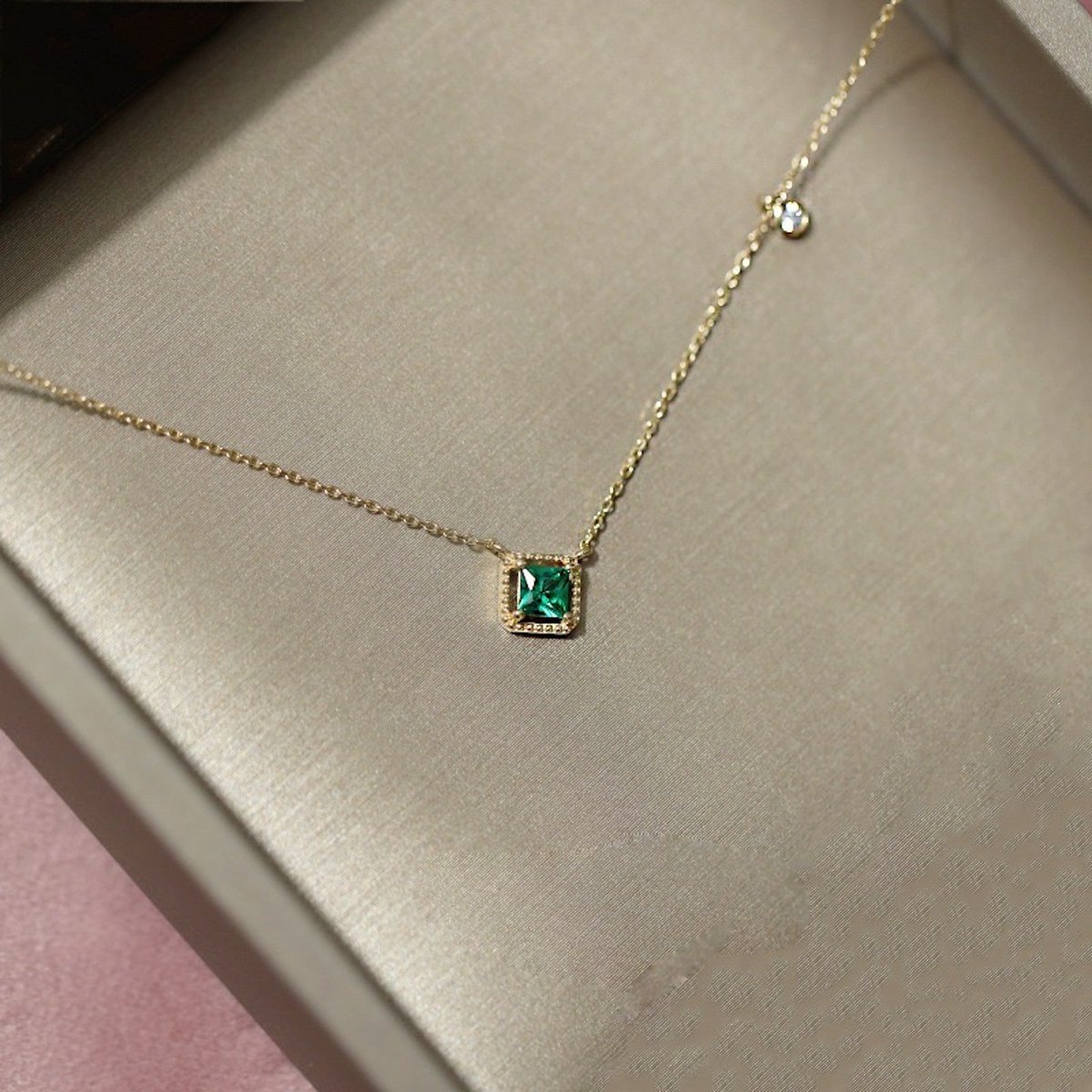 Suikerklontje-moderne vintage gouden vermeil groene stenen ketting