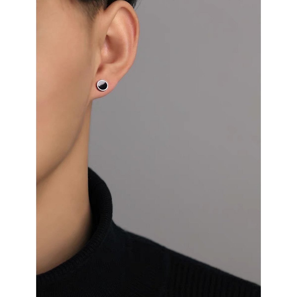 Tijdloos design zwarte emaille ronde oorstekers-sterling zilver