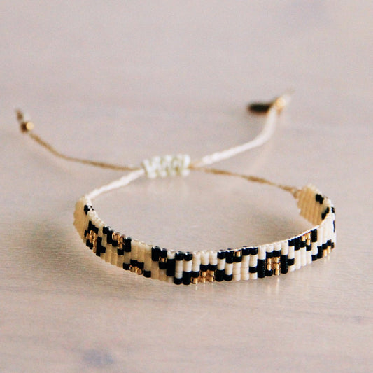 Wilde Elegantie Gevlochten Armband met Luipaardprint en Gouden Accenten