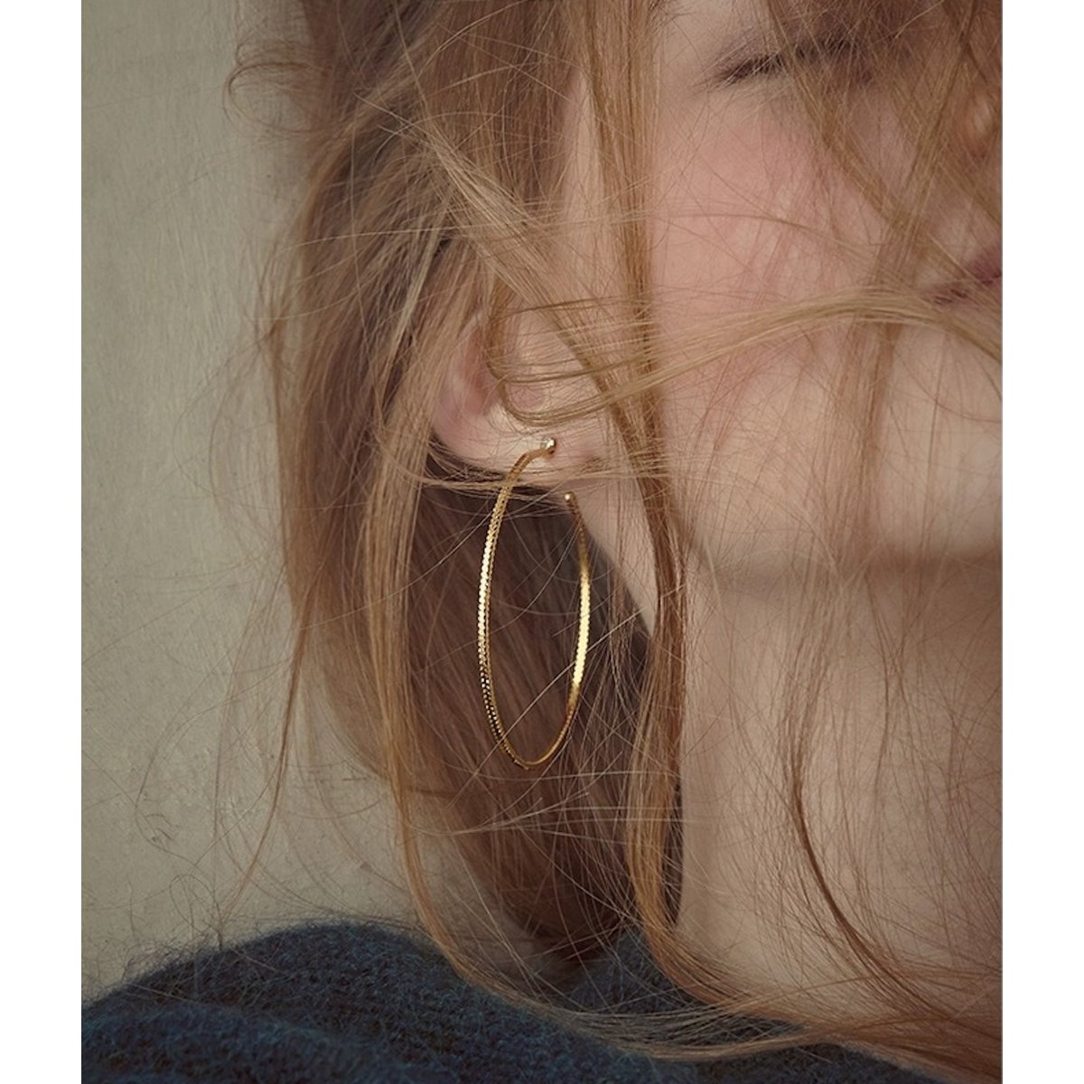Sprankelende oversized hoepeloorbellen - 360 graden glamour