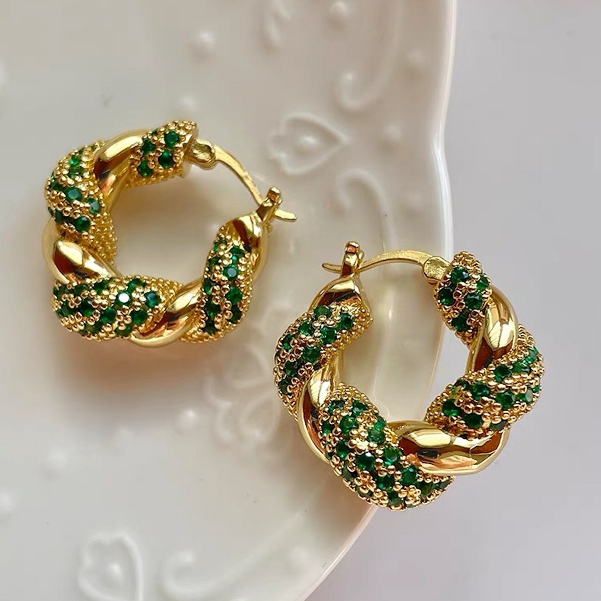 Klassieke Groene Stenen Gevlochten oorbellen - Goud