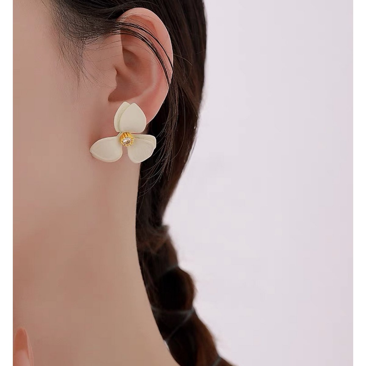 Elegante Franse Bloem Oorbellen - Wit