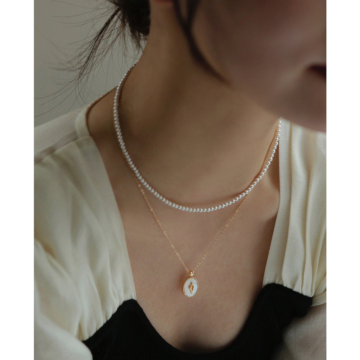Tijdloze MOP tulp hanger ketting - verguld en sterling zilver