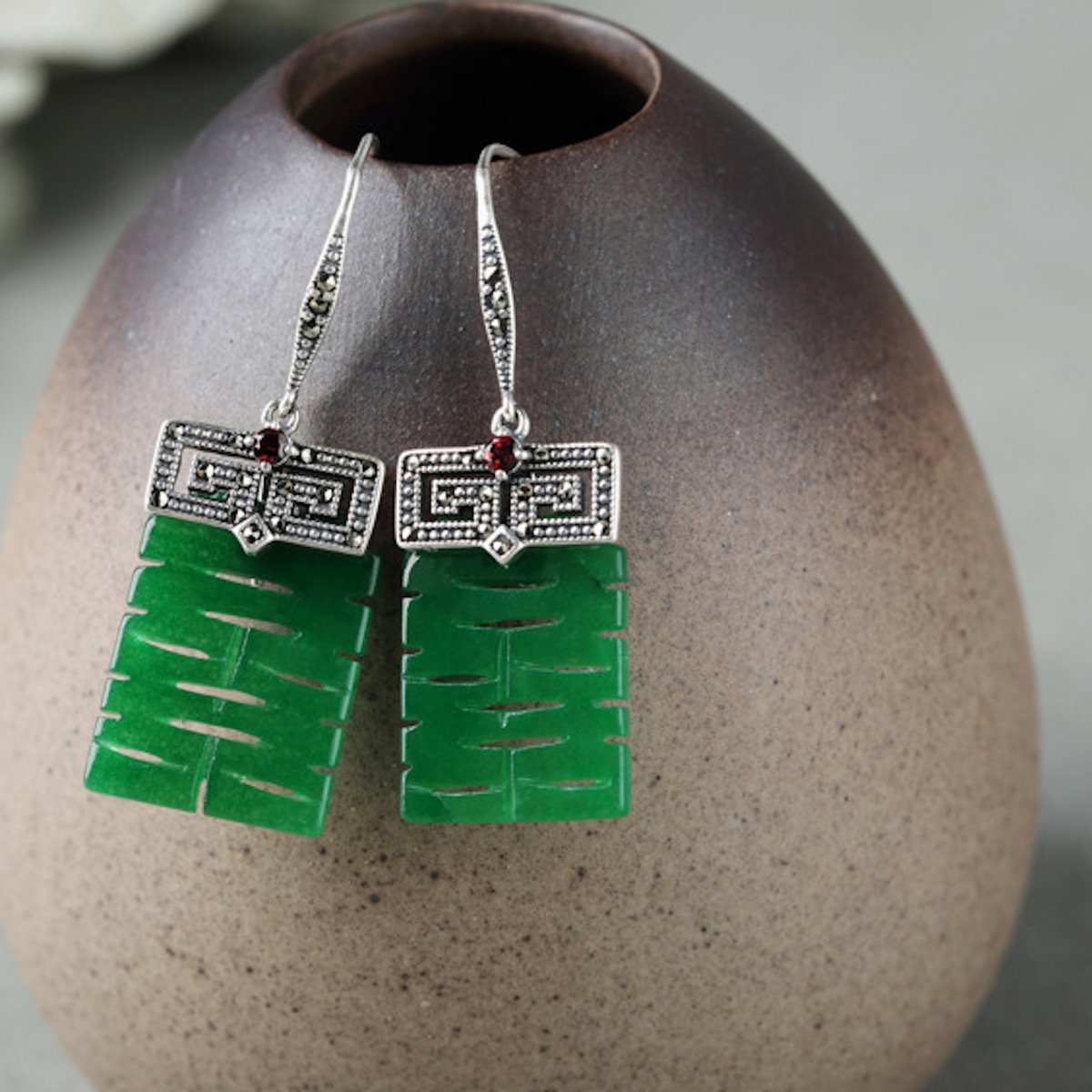 Oorbellen met Chinese Karakter Jade Hanger