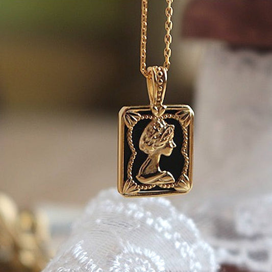 Vintage geïnspireerde gouden vermeil koningin portret hanger ketting