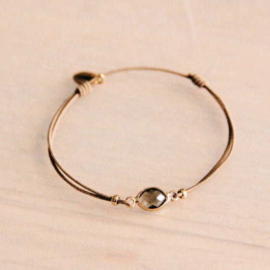 FW111 - Elastische armband met kristalsteen - taupe / goud