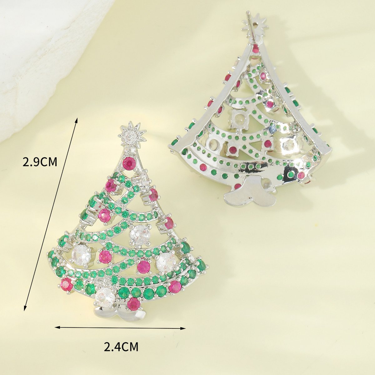 Pendientes brillantes del árbol de Navidad