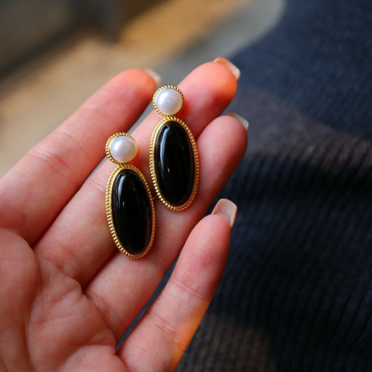 Moderne vintage echte zwarte onyx grote oorbellen met zoetwaterparel-goud vermeil