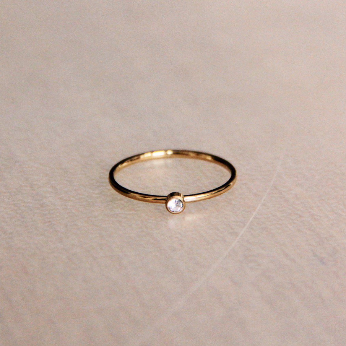 Stalen minimalistische ring mini zirkonia – Goudkleur