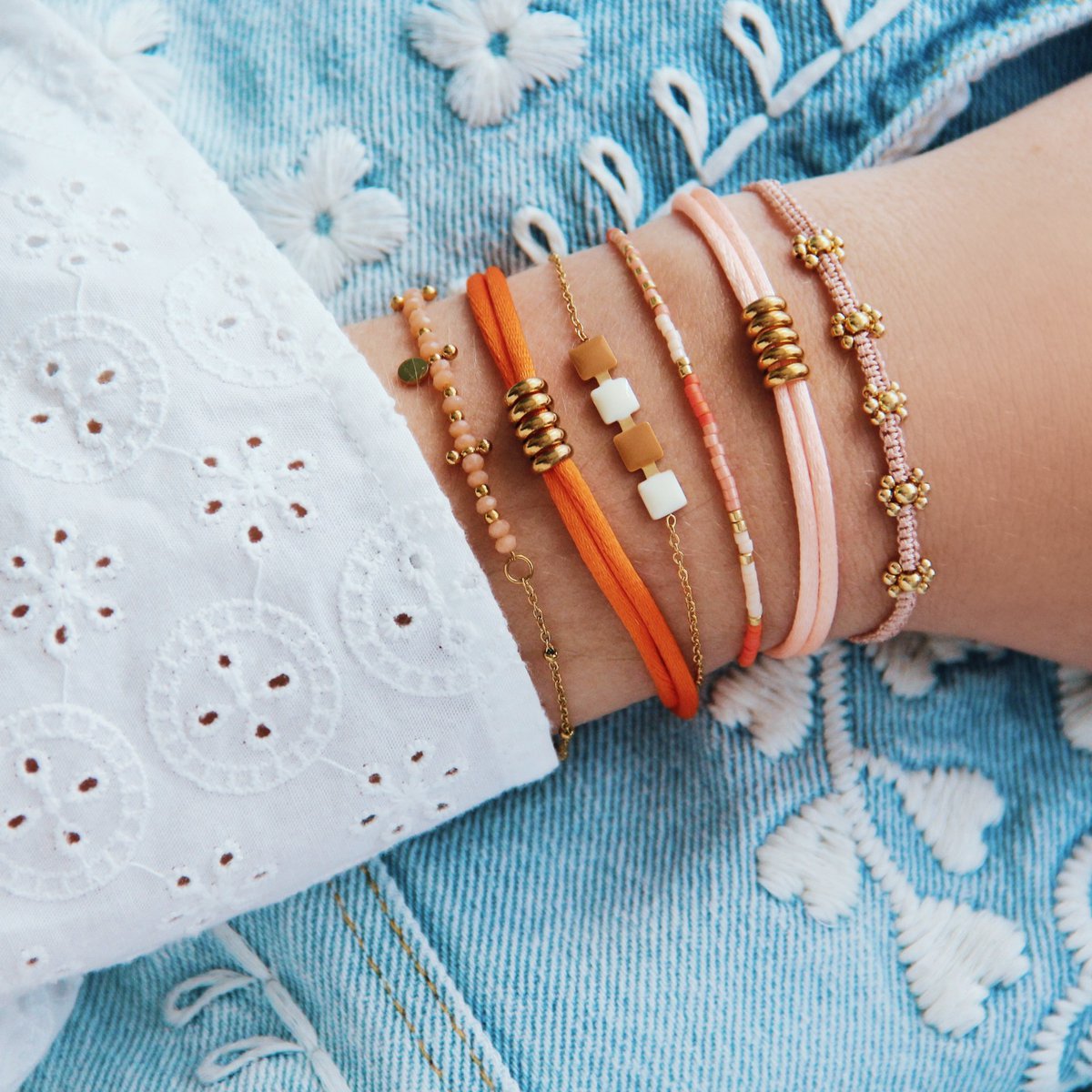 Fijne roestvrijstalen armband met facetten en kralen - Nude/Goud