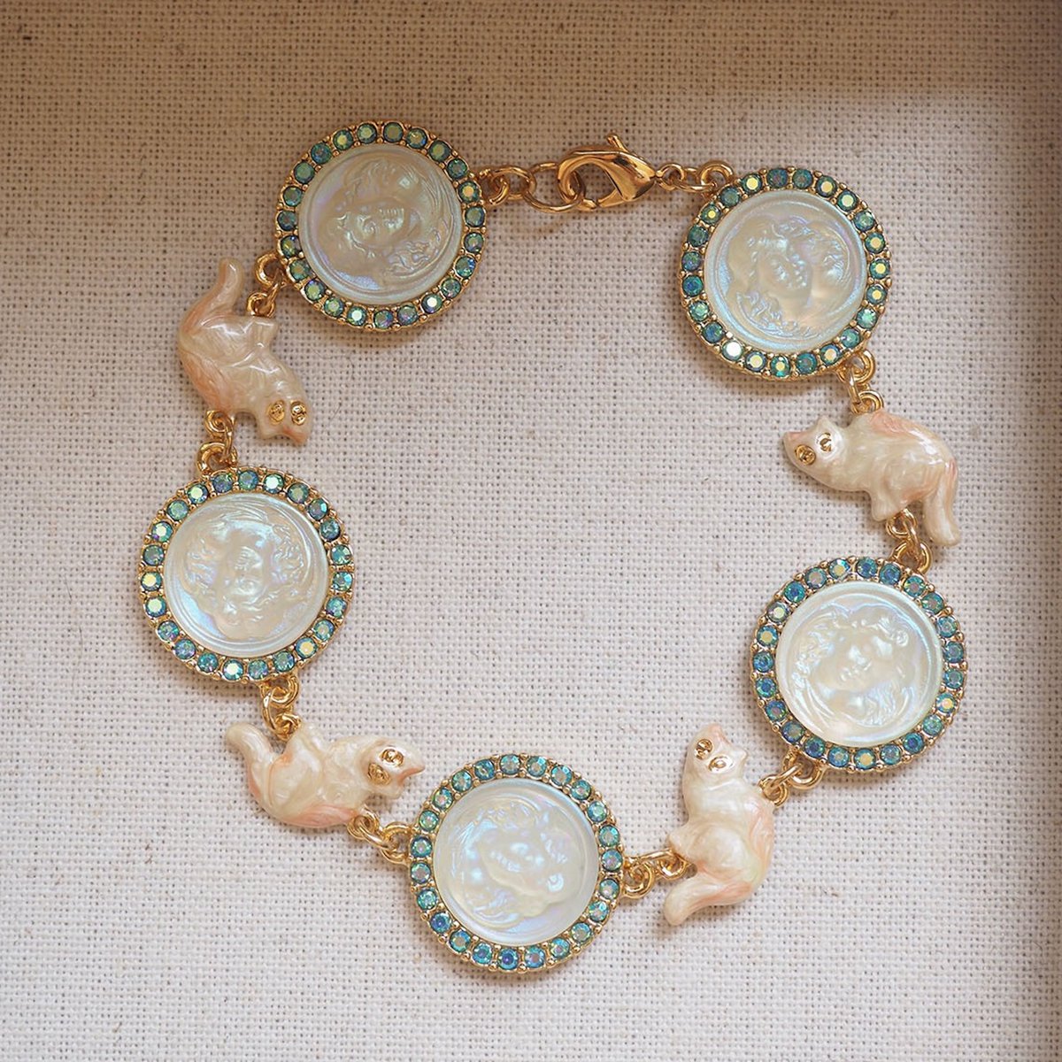 Vintage geïnspireerde Angel Face Relief-armbanden
