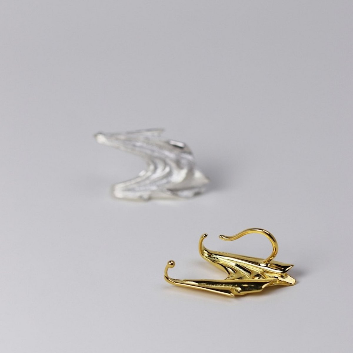 Unieke oormanchet - Zijden stoffen ontwerp - Goud Vermeil en Sterling Zilver - Eén stuk