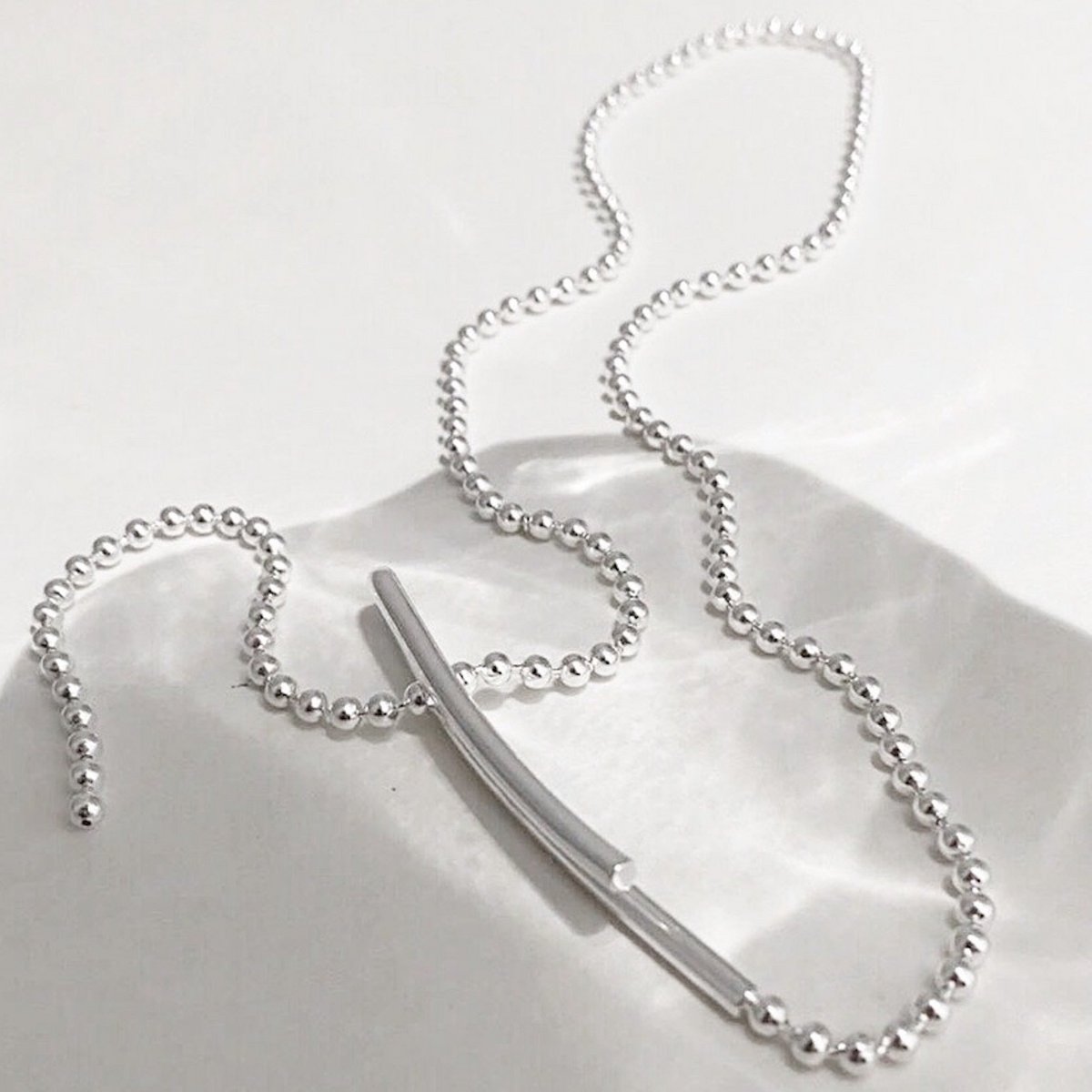 Minimalistische stijl Lange "Balletjes" Ketting - Zilver