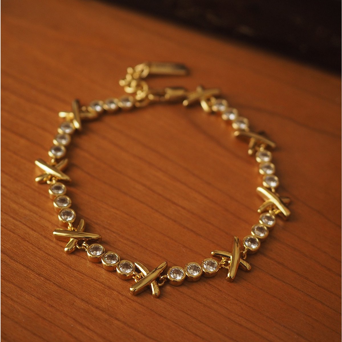 Vintage stijl kruislijnen sprankelende armband