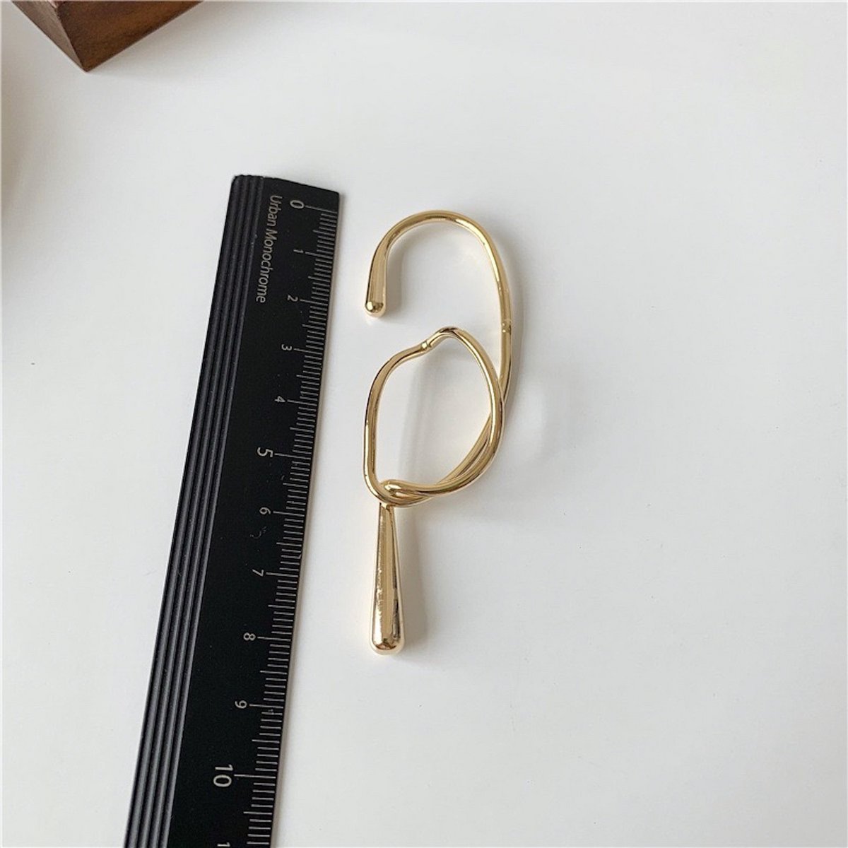 Diseño único Ear cuff en una sola pieza.