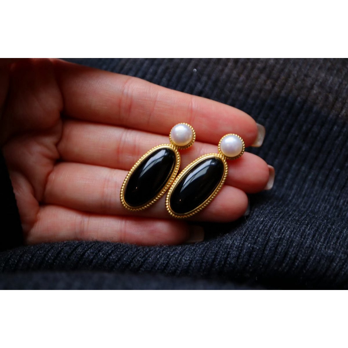 Moderne vintage echte zwarte onyx grote oorbellen met zoetwaterparel-goud vermeil
