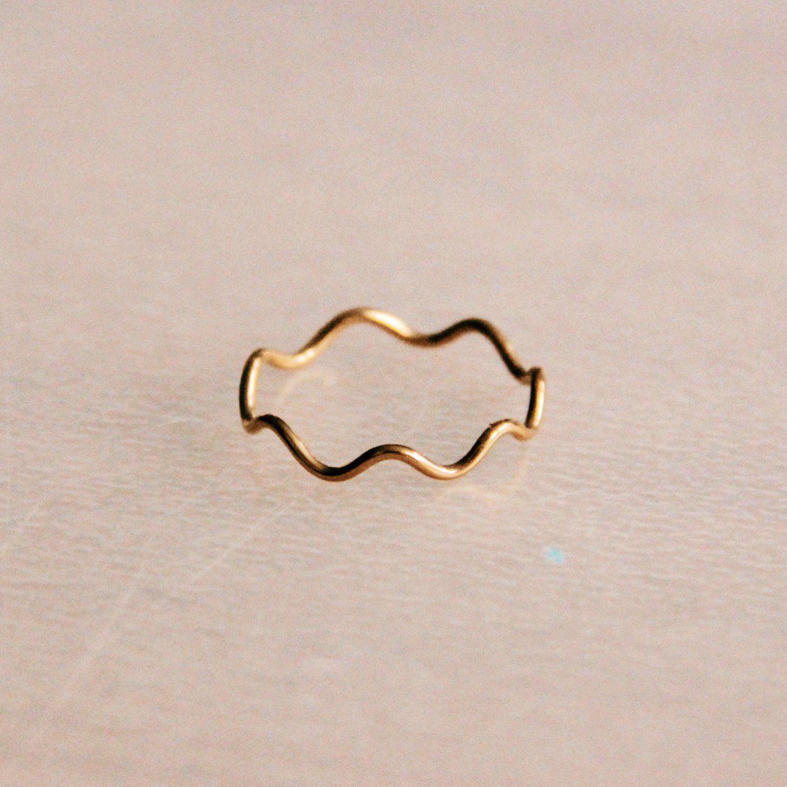 Roestvrijstalen minimalistische golfring - goud