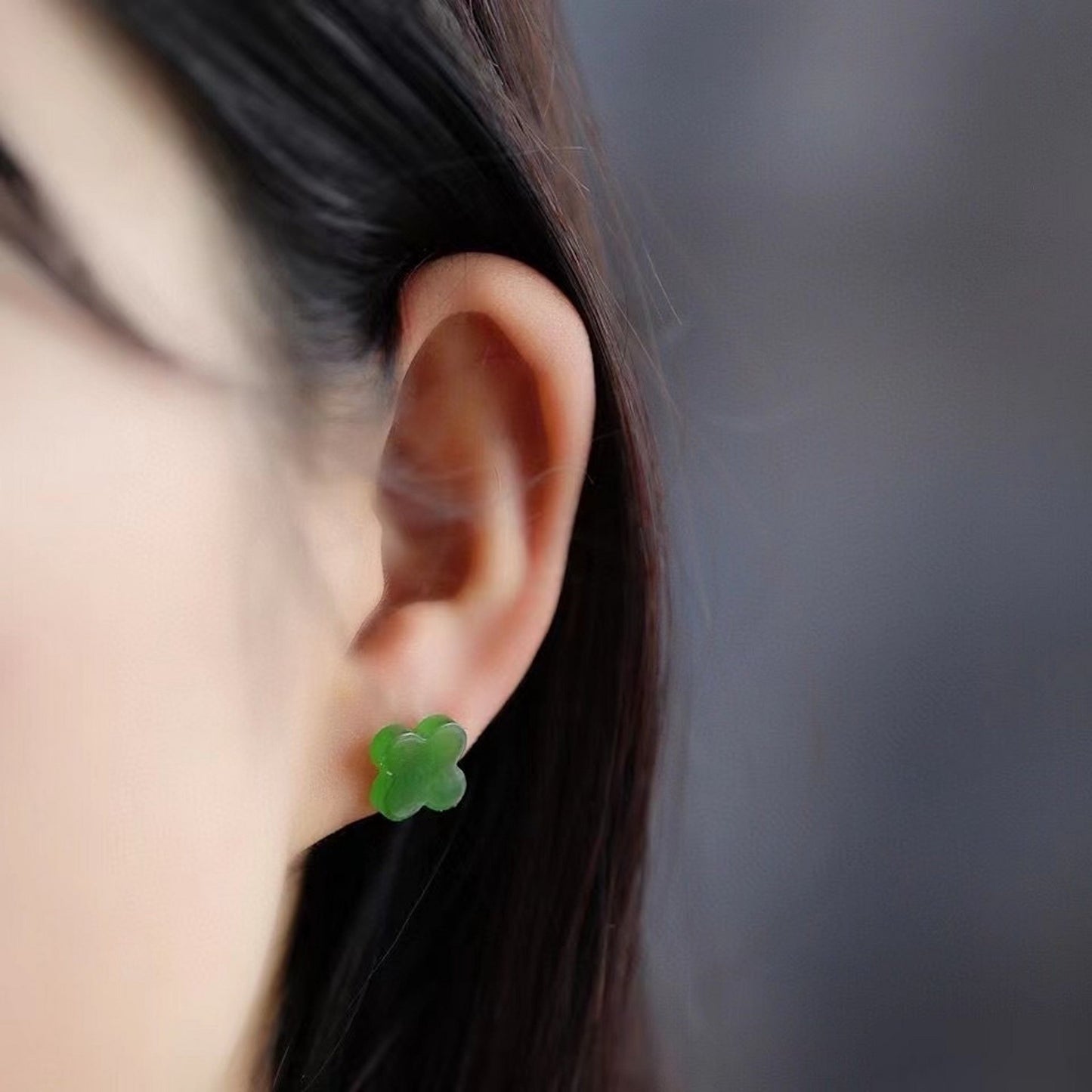 Natuurlijke Tian jade geluksklaver oorstekers - 18K goud
