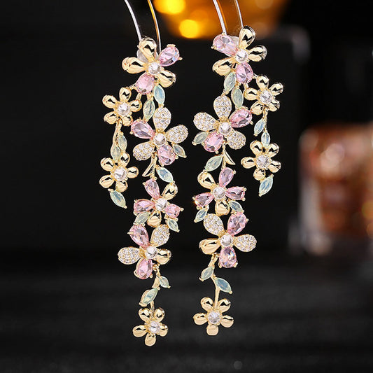 Elegante Langlijn Silhouet oorbellen met roze en groene Schitterende Zirkonia's