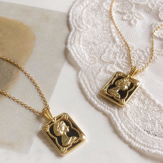 Vintage geïnspireerde gouden vermeil koningin portret hanger ketting