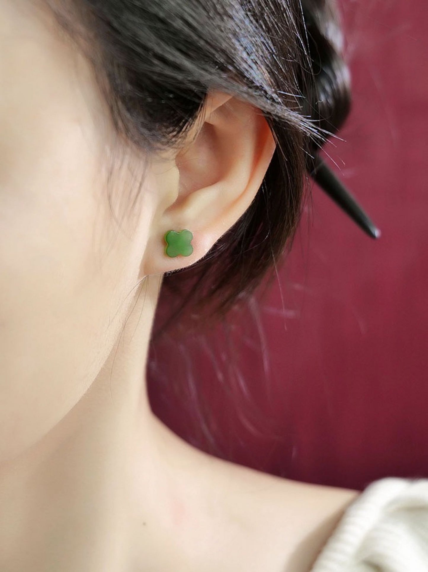 Natuurlijke Tian jade geluksklaver oorstekers - 18K goud
