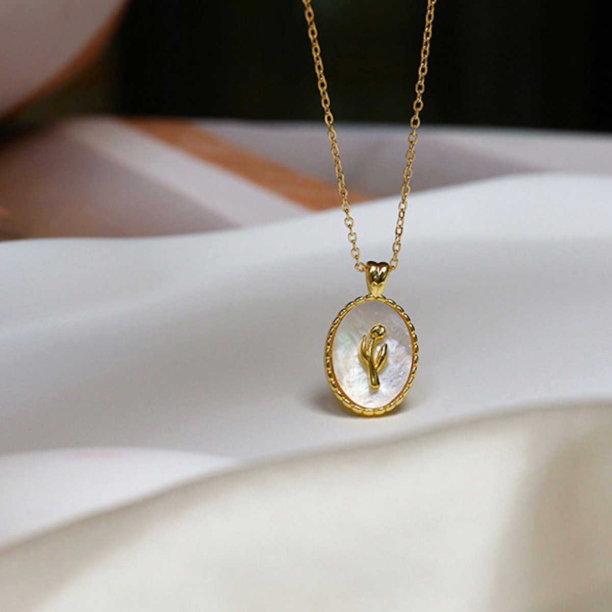 Tijdloze MOP tulp hanger ketting - verguld en sterling zilver